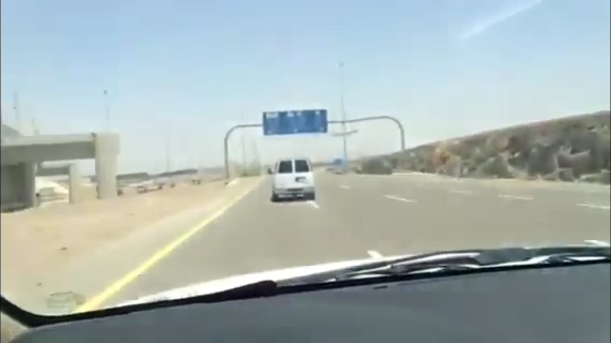 بالفيديو.. مواطن يوثق تهور قائد مركبة معلمات في طريق زراعي بالمدينة بالفيديو.. مواطن يوثق تهور قائد مركبة معلمات في طريق زراعي بالمدينة