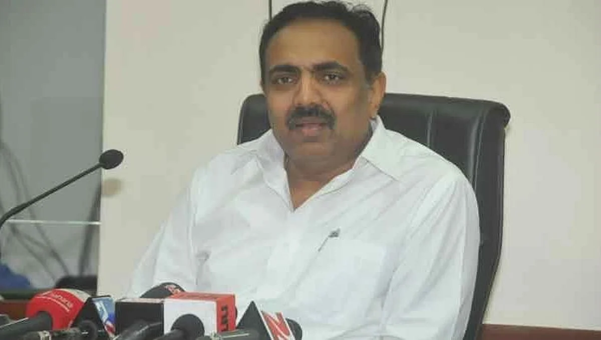 राजकारणात गाफील राहून चालत नसते