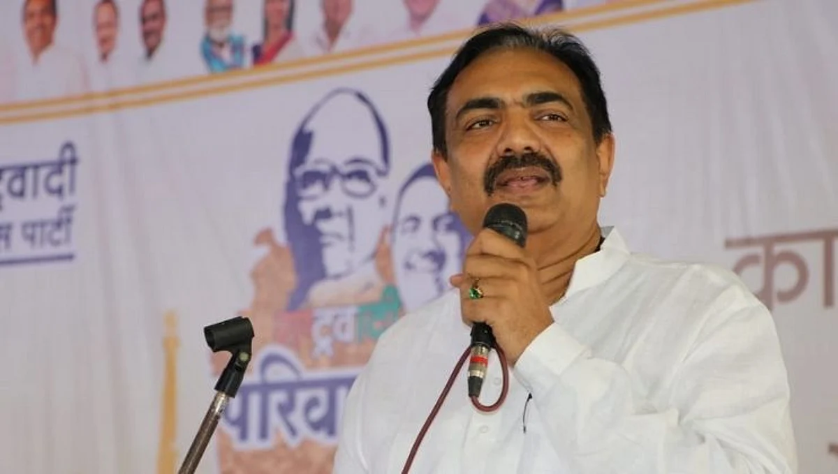 लखीमपूर हिंसेवरून लक्ष वळवण्यासाठीच कारखान्यांवर धाडी!