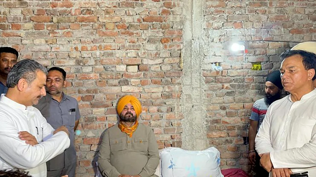 आरोपी पोलिसांसमोर हजर अन् काँग्रेसच्या प्रदेशाध्यक्षांनी संपवलं उपोषण