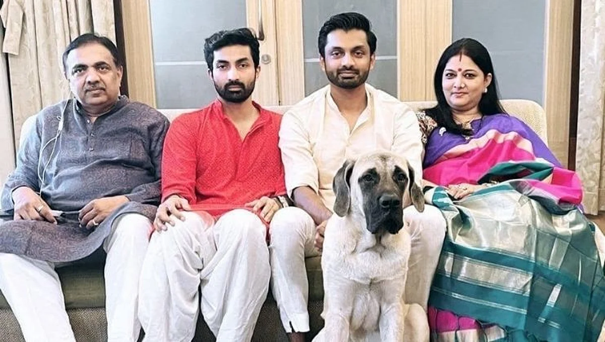 जयंत पाटलांच्या मुलाने आयफेल टॅावरवर मुलीला प्रपोज केले... हे खुद्द पवारांनी सांगितले