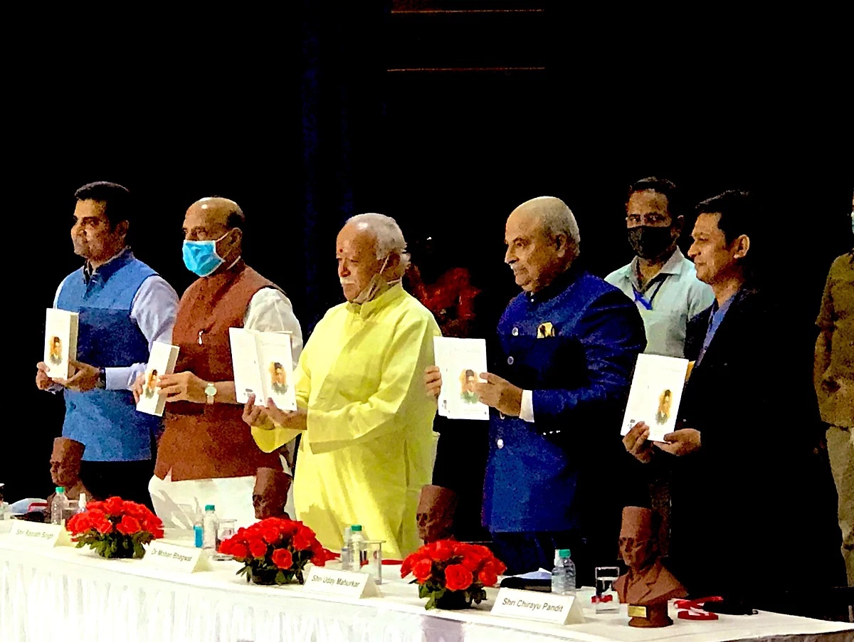 गांधीजींच्या सल्ल्यानुसार सावरकरांची माफी? : राजनाथसिंहांचा अभ्यास कमी पडला..