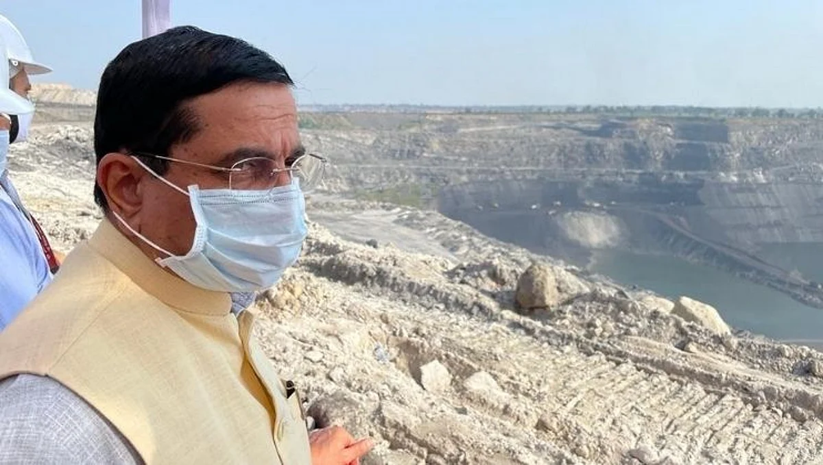 मोठी बातमी : देशातील कोळसा टंचाईची खुद्द केंद्रीय कोळसा मंत्र्यांनीच दिली कबुली