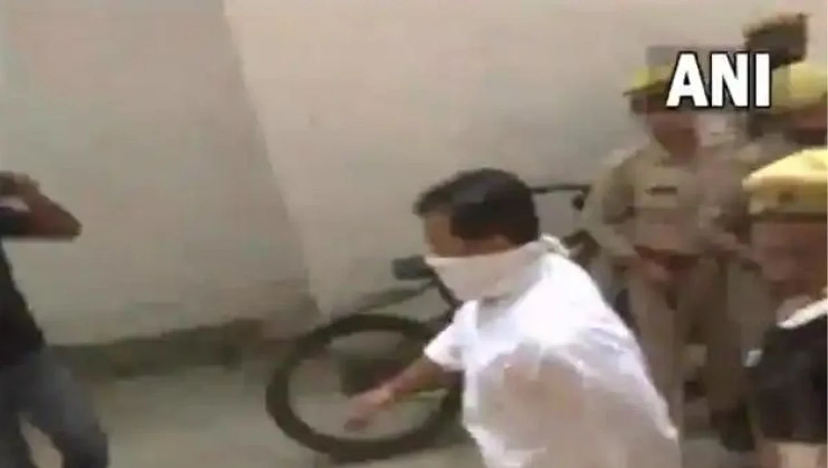 अखेर मंत्र्याचा मुलगा चौकशीसाठी हजर झाला पण मागील दाराने!