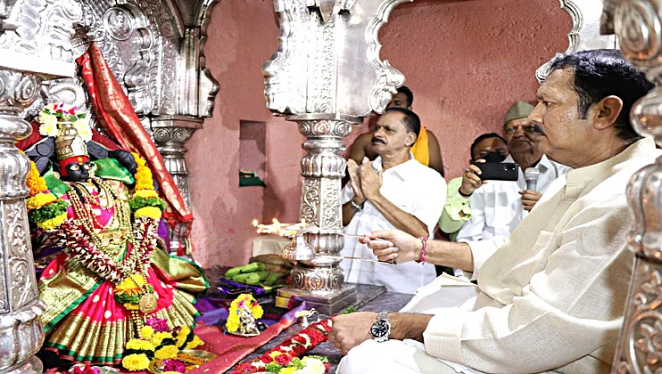 MP Udayanraje performed Aarti of Bhavani Mata on Pratapgad