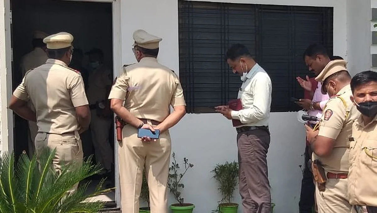 निलंबित API चा DYSPवर गोळीबार : दोन मुलांना ठेवले होते डांबून