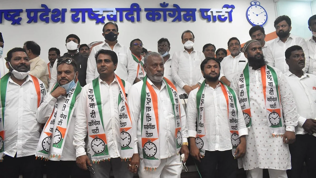 MIM ला मोठे खिंडार, जिल्हाध्यक्षांसह पाच नगरसेवकांचा राष्ट्रवादीत प्रवेश