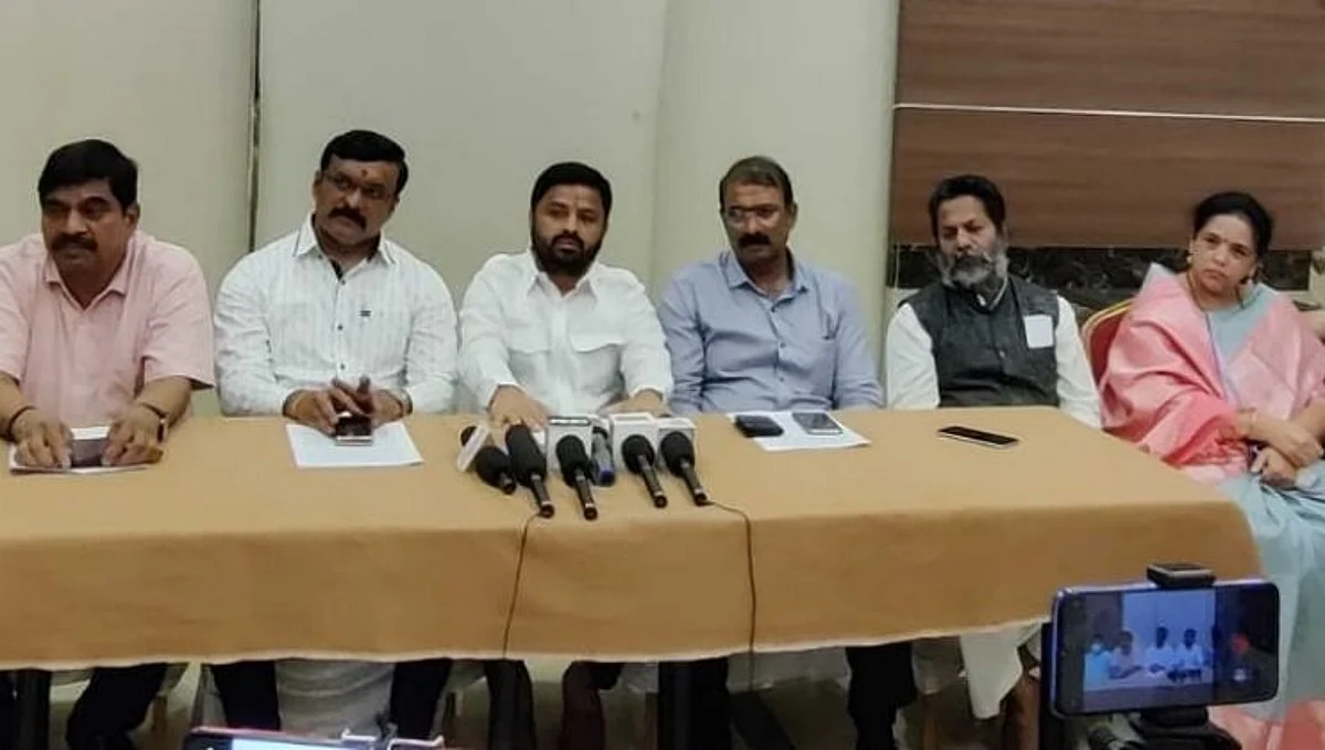 पुणे जिल्ह्यात दुभंगलेली महाविकास आघाडी, पिंपरीत एकवटली