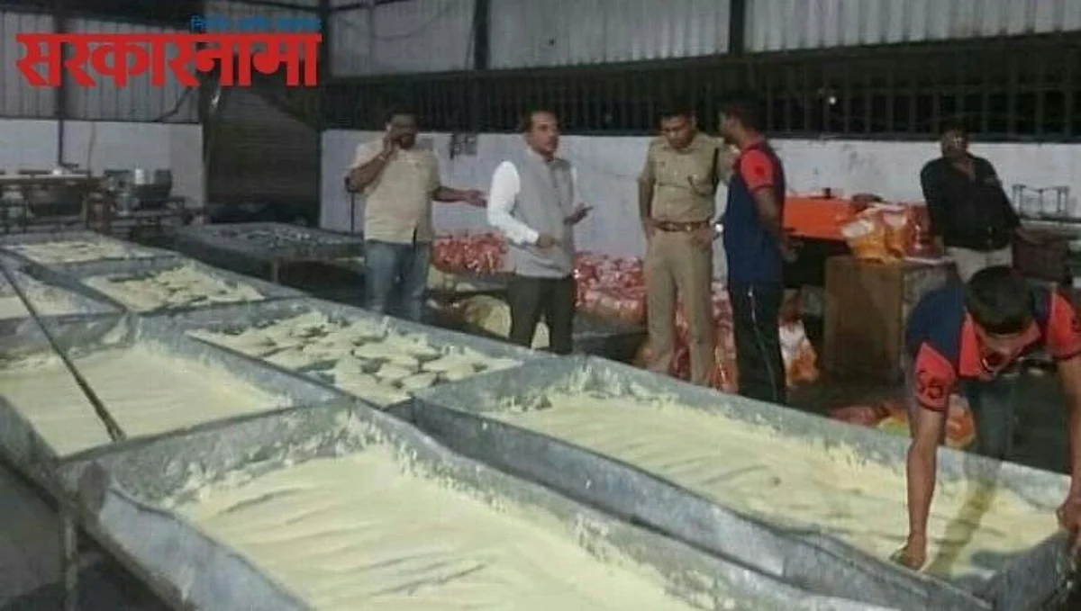 बीड जिल्ह्यात बनावट खव्याच्या कारखान्यावर पोलिसांचा छापा; तीन क्विंटल खाद्यपदार्थ जप्त