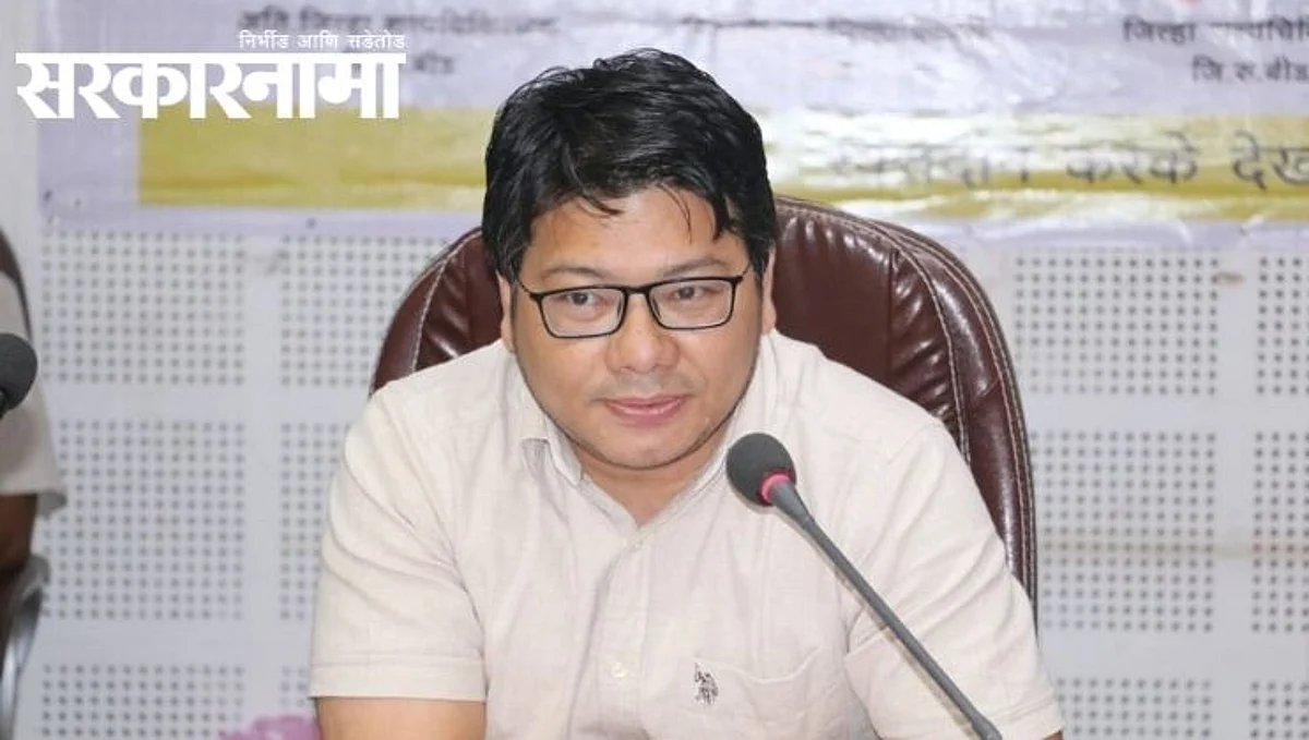 बीडच्या जिल्हाधिकार्यांविरूध्द अटक वॉरंट