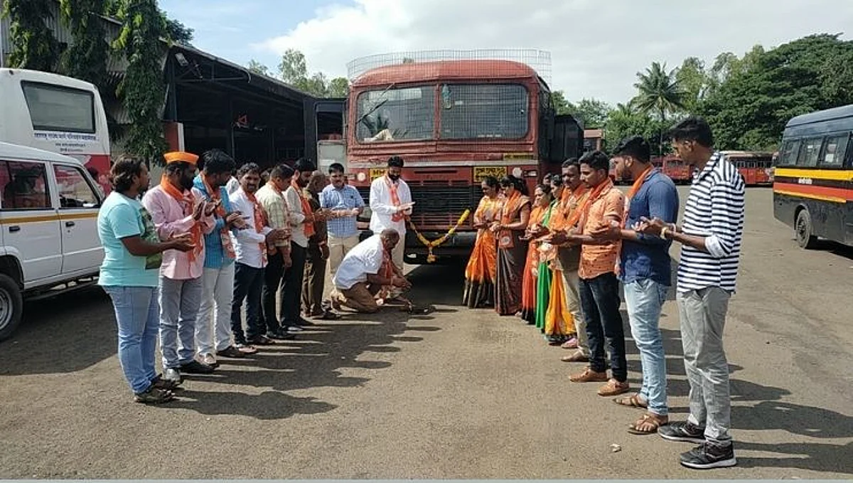 शिवसेनेने पुढाकार घेतला अन् तासगाव आगारातून धावली लालपरी