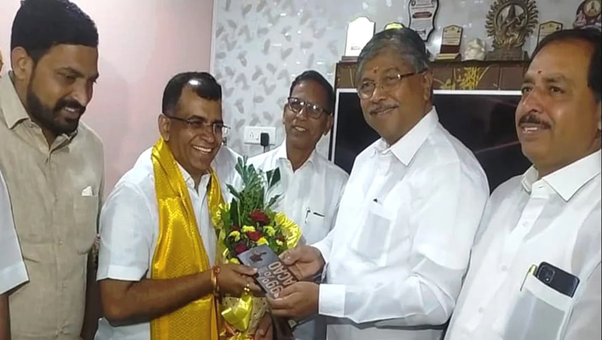 शशीकांत शिंदेंना पाडले, त्या रांजणेंचा भाजपच्या प्रदेशाध्यक्षांनी घरी जाऊन केला सत्कार..