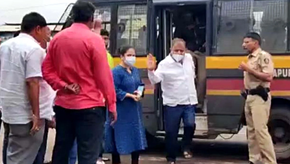 प्रभाकर घार्गे थेट कळंबा कारागृहातून मतदानासाठी वडुज केंद्रावर