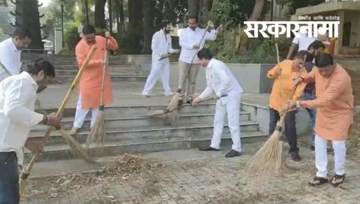 `भाजप`, शिवसेनेला विसर, `मनसे`चे मात्र शिवसेनाप्रमुखांना आगळे अभिवादन!