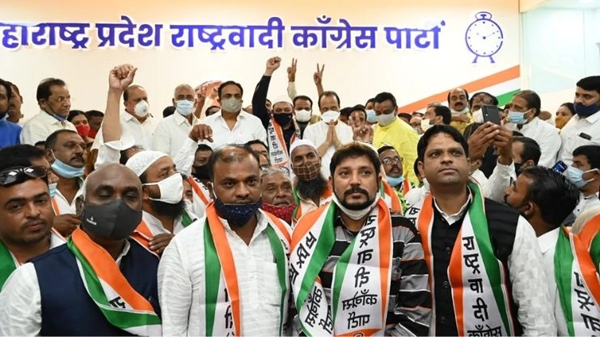 प्रकाश आंबेडकरांना धक्का; 23 नगरसेवकांचा राष्ट्रवादीत प्रवेश