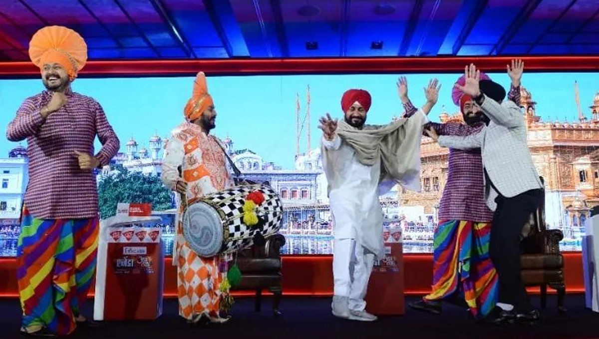 मुख्यमंत्र्यांच्या कार्यक्रमावेळीच दुसरीकडे डीजे लावा! पोलिसांचा वादग्रस्त आदेश