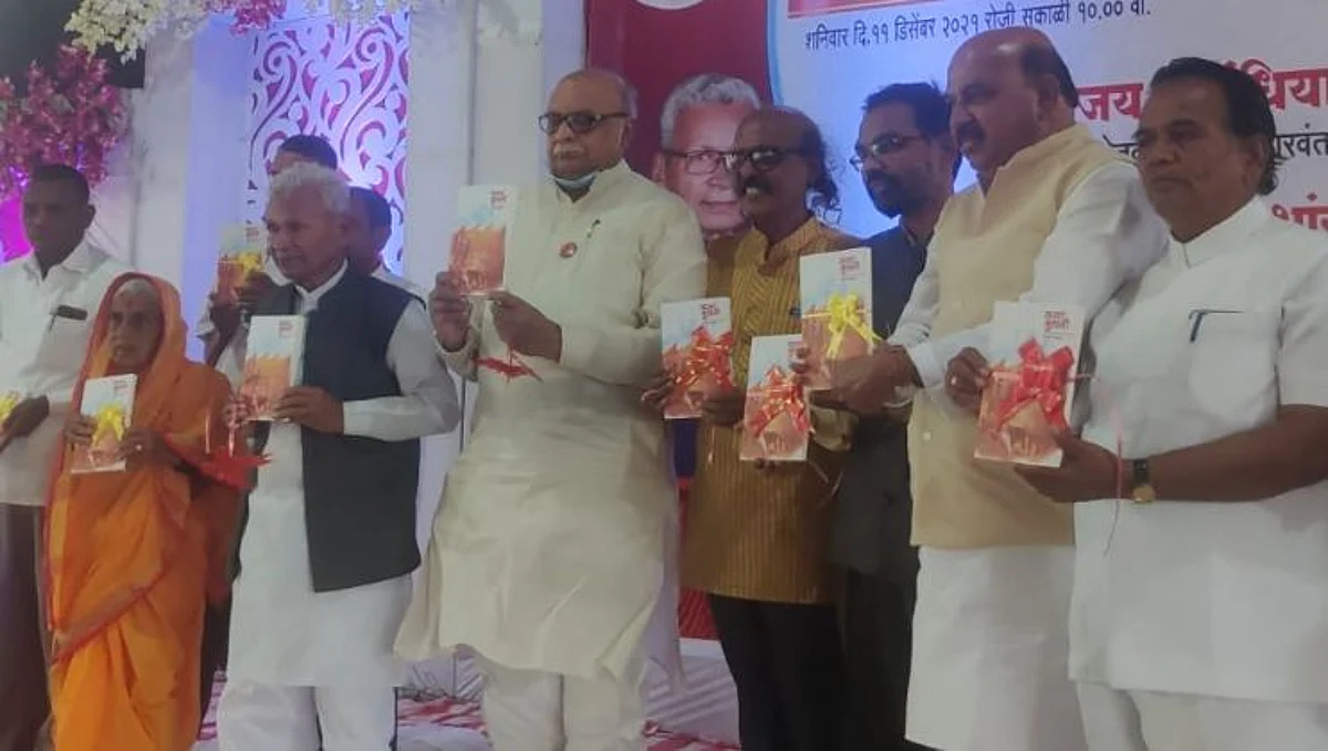 दशरथ सावंत म्हणाले, साखर सम्राटांचे पुतळे उभे करून शेतकरी, कामगारांना दर्शन घेण्यास भाग पाडले जाते...
