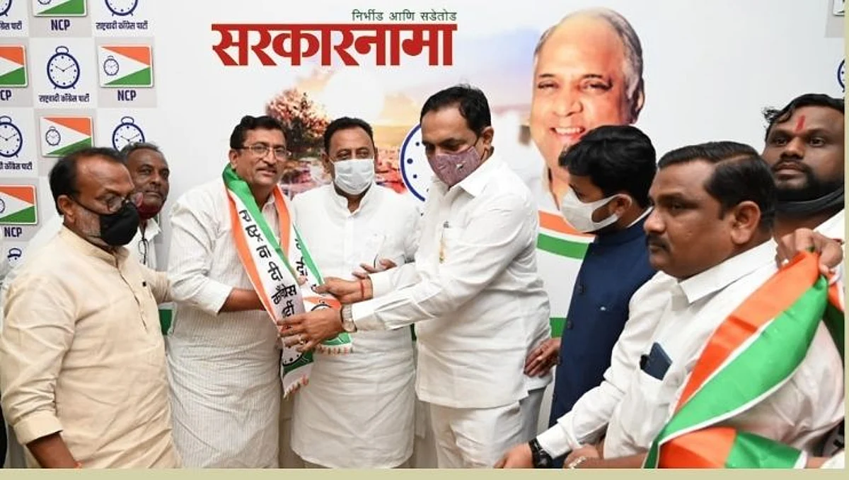 राष्ट्रवादीत इनकमिंग : MIMसह विविध पक्षांतील पदाधिकाऱ्यांनी बांधले हाती घड्याळ!
