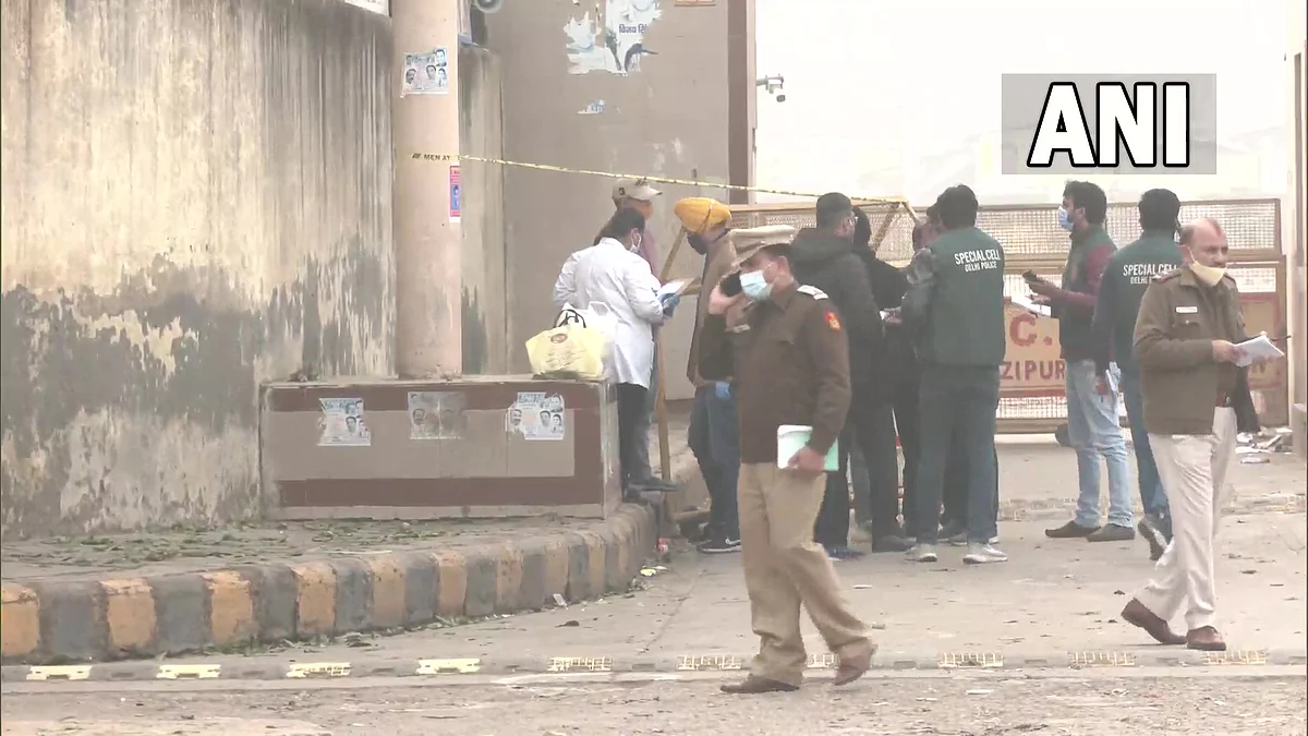 Bomb found at delhi