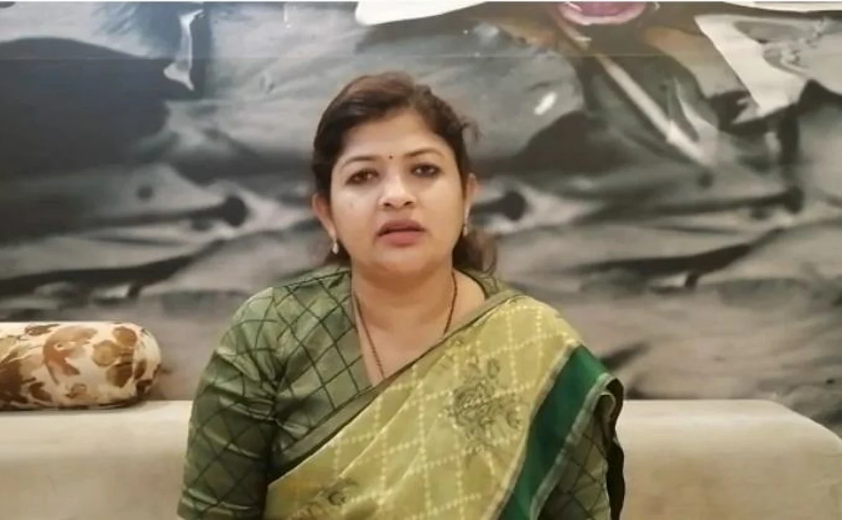 अमृता फडणवीसांच्या मदतीसाठी श्वेता महाले आल्या धावून