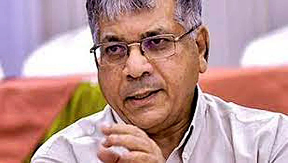 राज्यसभा निवडणुकीत राष्ट्रवादीला खिंडार पडणार : आंबेडकरांचा खळबळजनक दावा