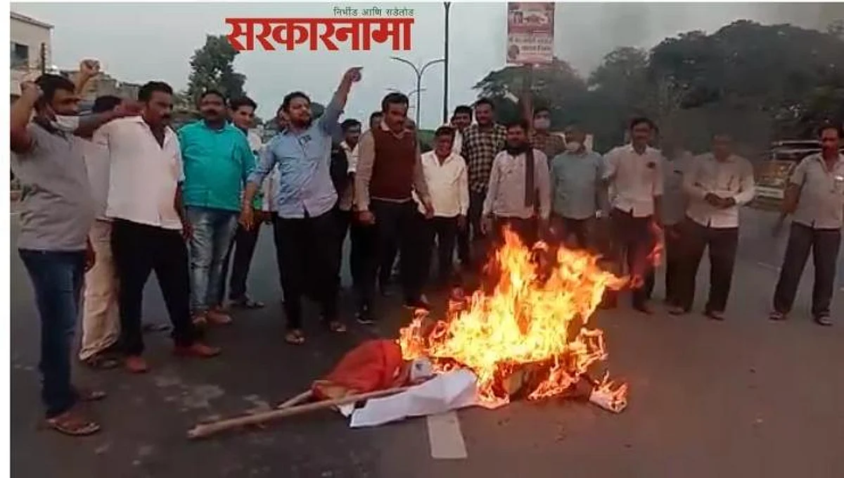 शिवाजी महाराज पुतळा प्रकरण तापलंः युवक कॉंग्रेसने जाळले राणा दामप्त्याचे पुतळे…