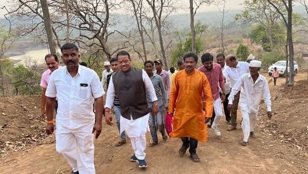 स्वातंत्र्यानंतर प्रथमच कर्जतच्या तुंगी आदिवासी पाड्यापर्यंत पोचली मोटार