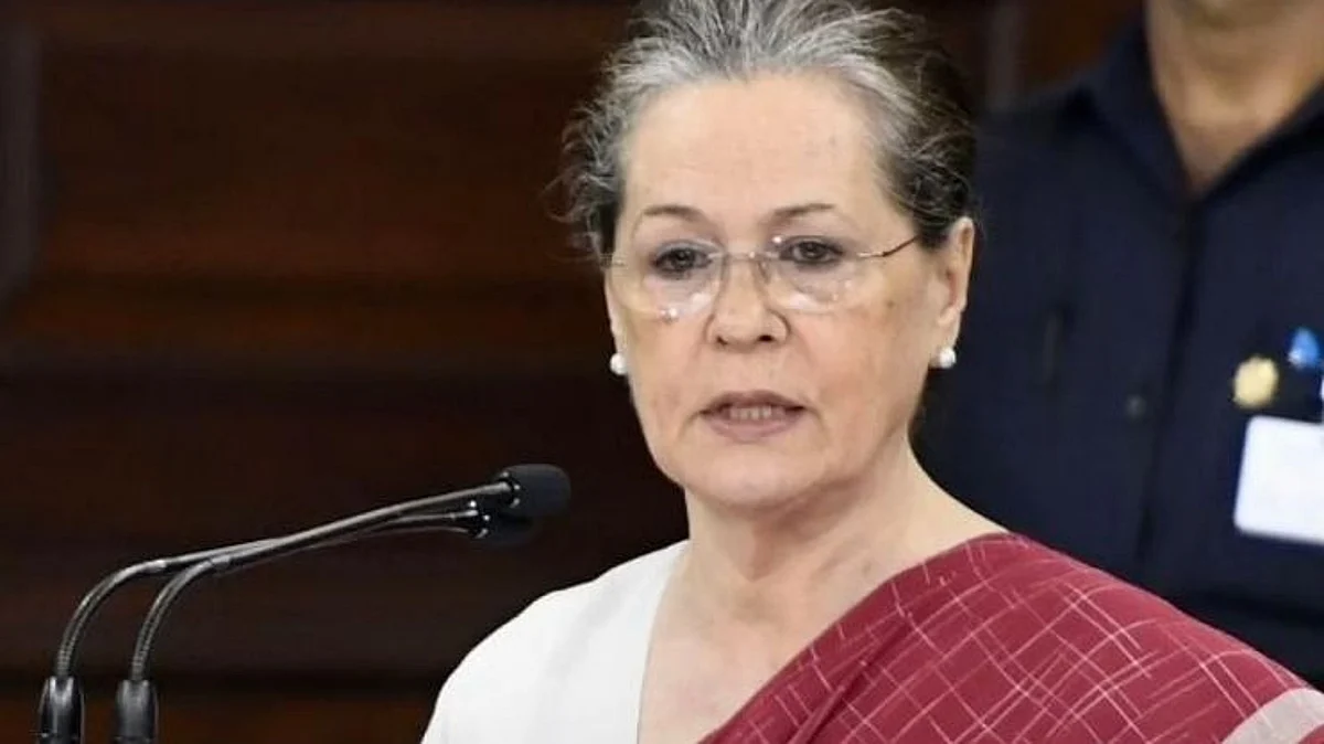 कोरोनाचा धोका; सोनिया गांधींना तातडीनं रुग्णालयात हलवलं