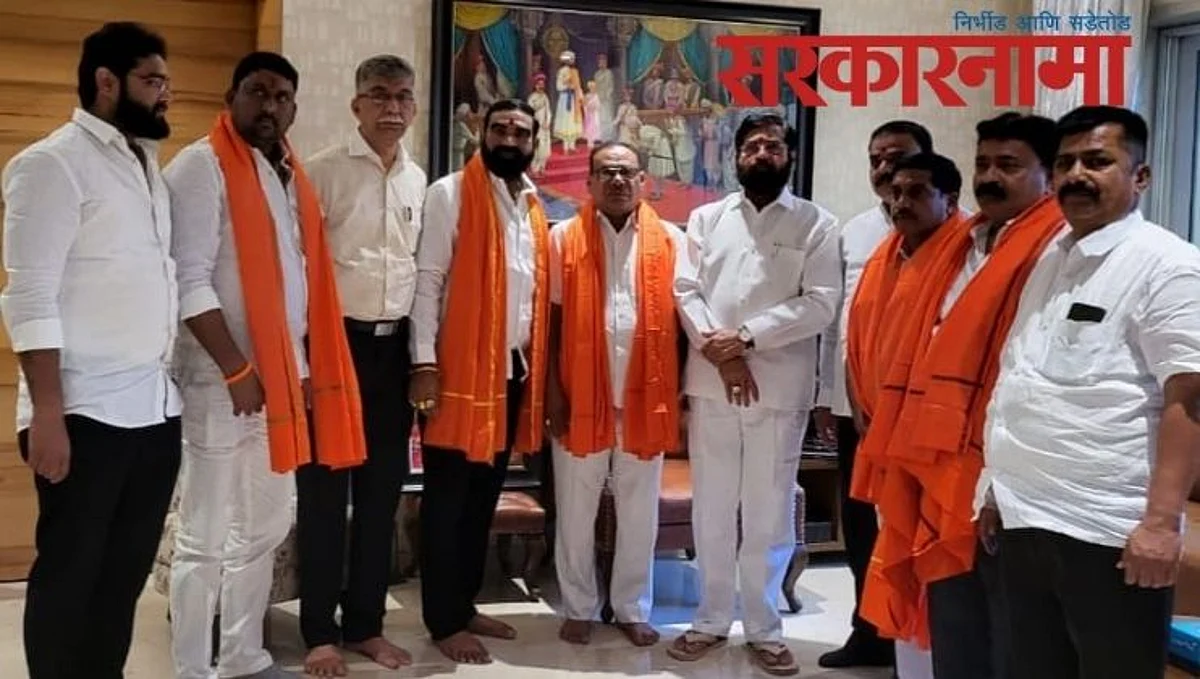 Hingoli : काॅंग्रेसच्या जिल्हाध्यक्षानेच घेतला शिवसेनेचा भगवा हाती ; समर्थकांसह पक्षप्रवेश..