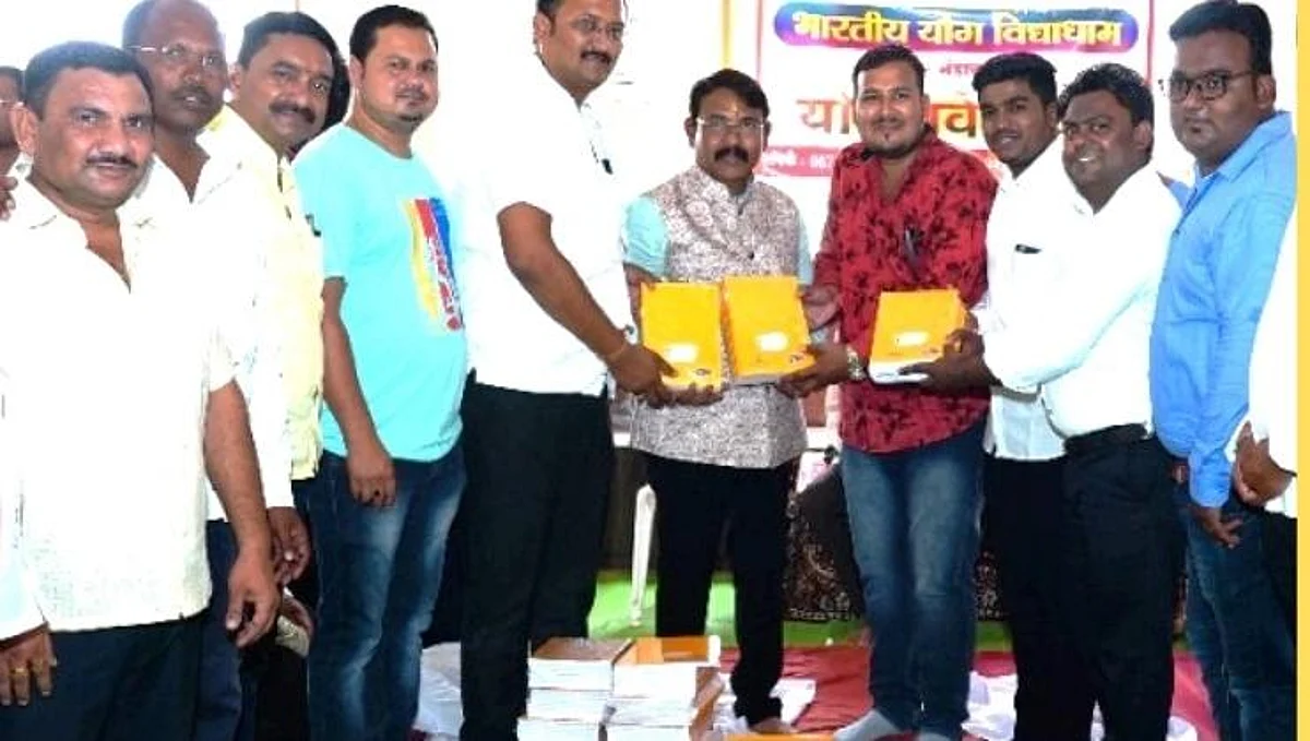 शुभेच्छा द्यायच्या आहेत, मग नोटबुक्स आणा; खासदार मेंढेंचा अनोखा वाढदिवस...