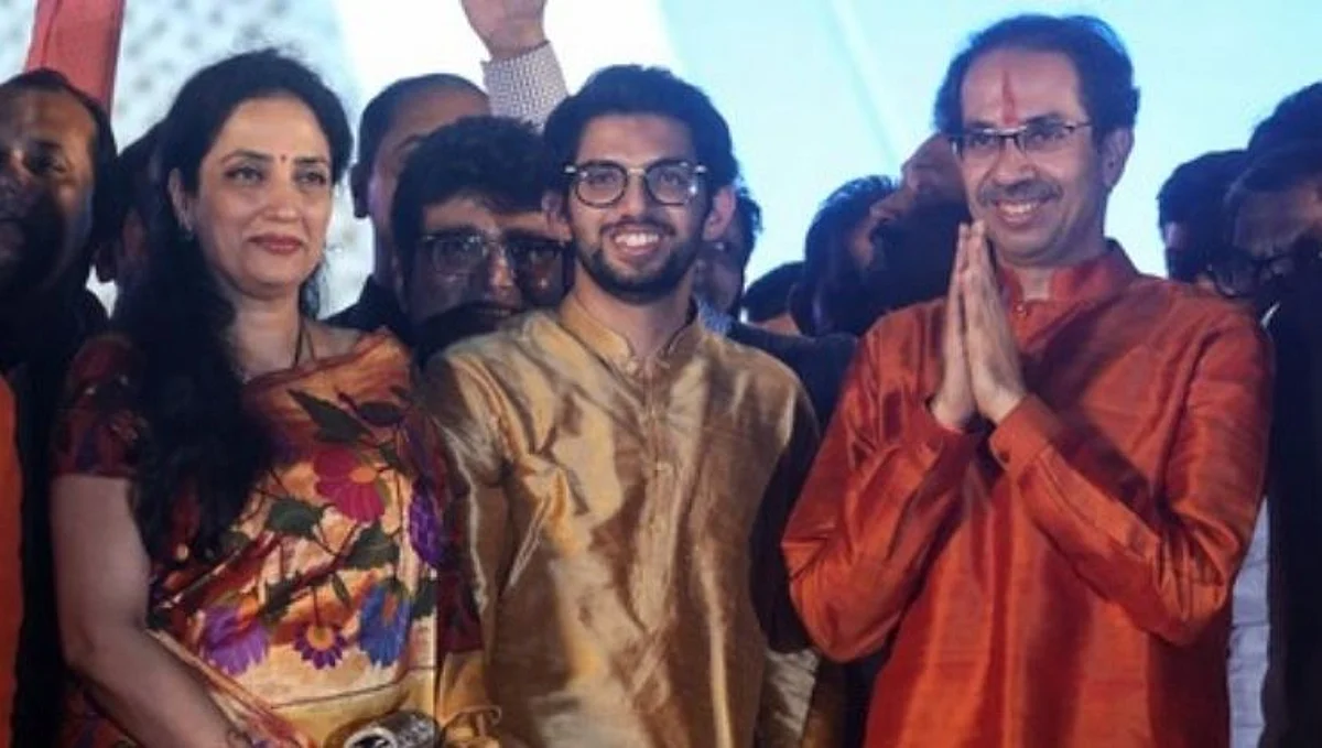 नरेंद्र मोदींच्या कार्यक्रमाला न जाता ठाकरे कुटुंबीय घेणार एका 'खास' व्यक्तीची भेट!