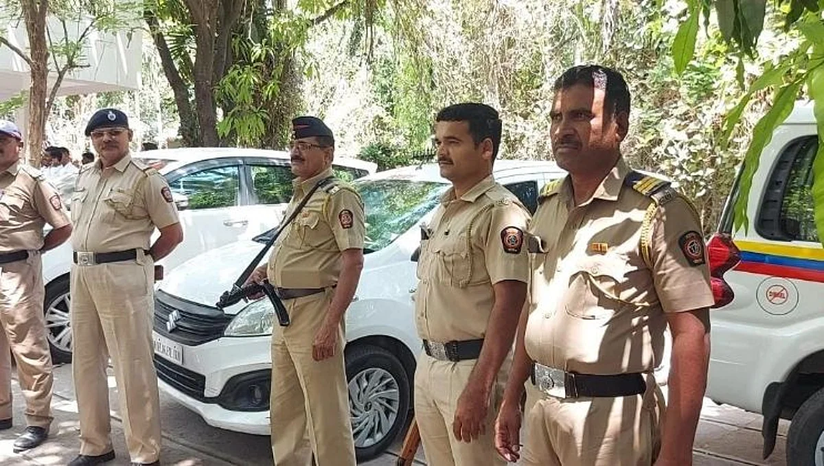 मंत्री गडाखांचा पोलिस बंदोबस्तात भरला जनता दरबार