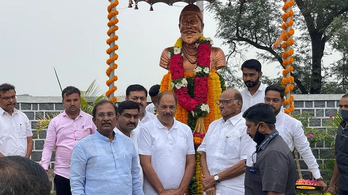 शरद पवार पुरंदरवर ठाम; विमानतळ हलवण्याला ठाम विरोध