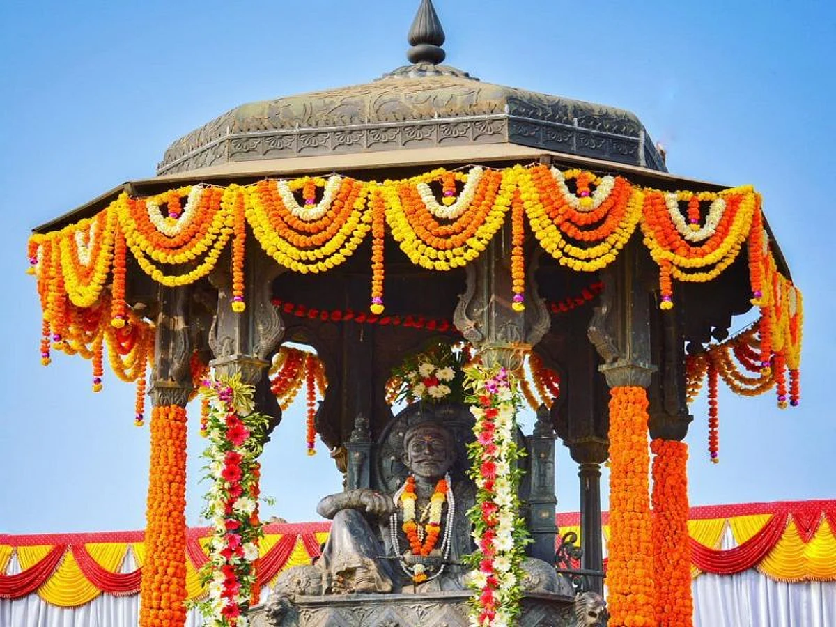 शिवाजी महाराजांच्या समाधी स्मारकाचे श्रेय नाकारणे हा टिळकांवर अन्यायच !