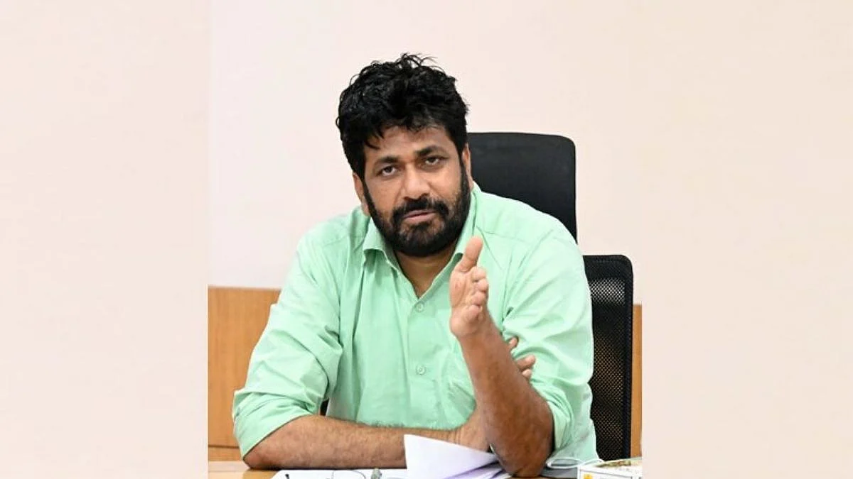 'फुकटचा पैसा खायला पाहिजे तुम्हाला, नालायका..' बच्चू कडूंना संताप अनावर