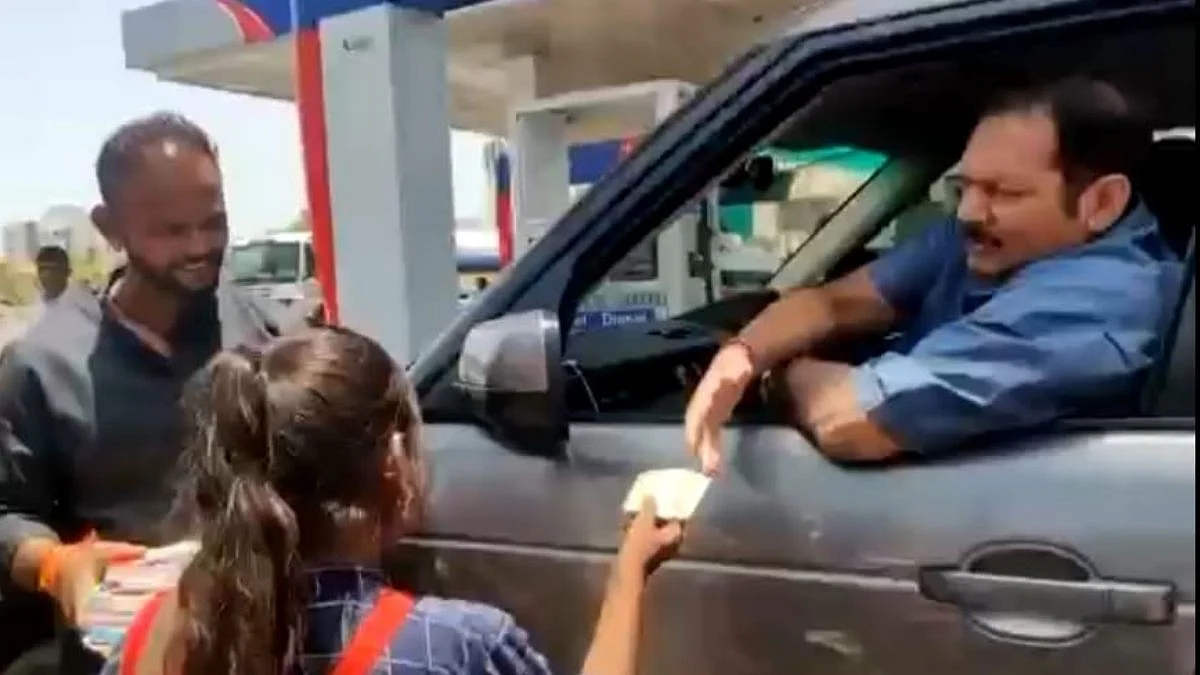 खासदार उदयनराजेंची हटके स्टाईल आणि दिलदारपणा...