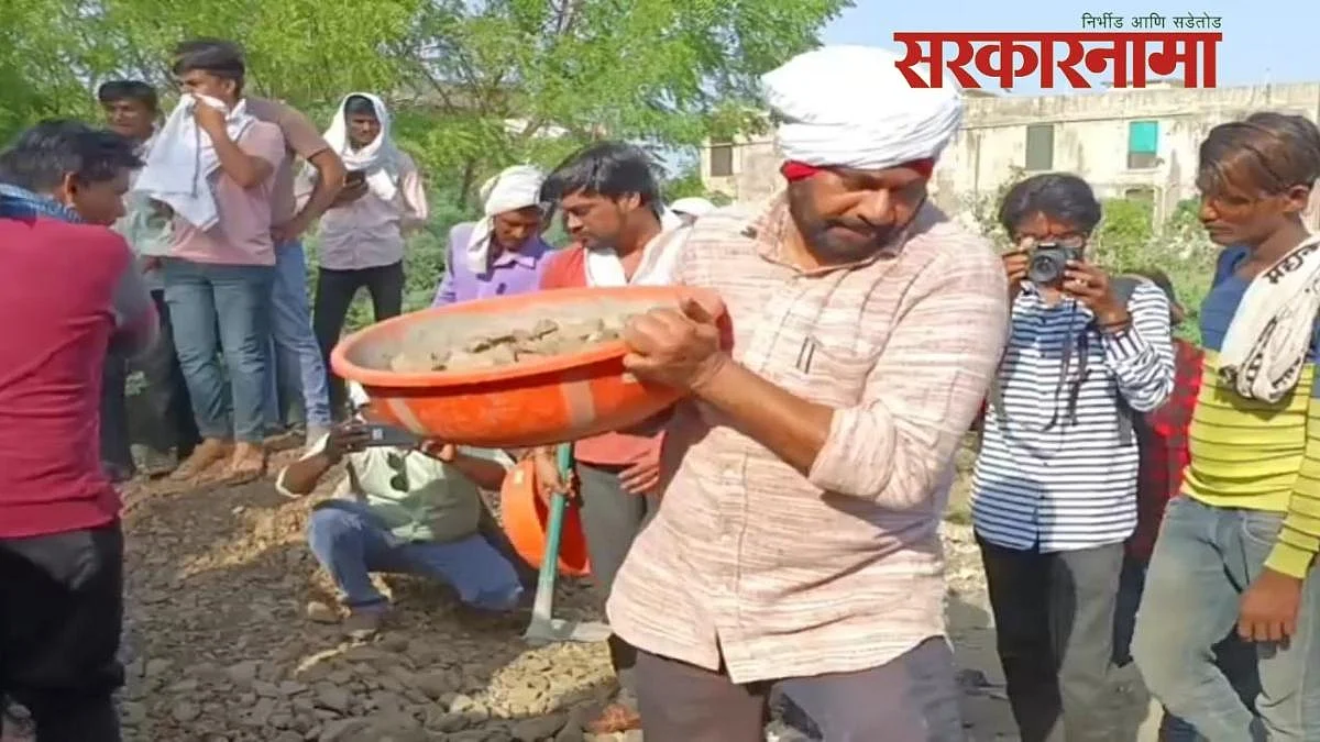 रणरणत्या उन्हात मजुरी करून राज्यमंत्री बच्चू कडूंनी दिले वंचितला उत्तर…