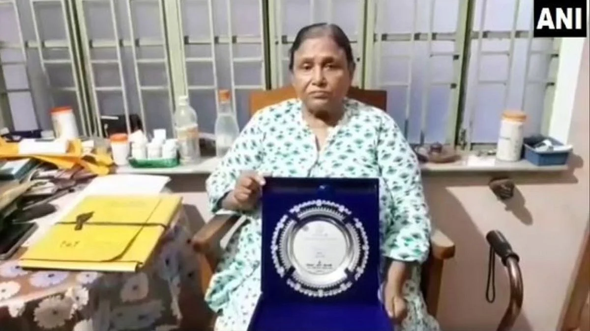 ममतांना साहित्य अकादमी पुरस्कार : बंगाली लेखिका संतप्त ; पुरस्कार परत