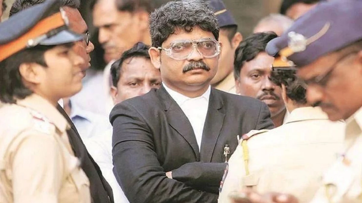 गुणरत्न सदावर्तेंची दोन तास चौकशी; मराठा क्रांती मोर्चाकडून घोषणाबाजी
