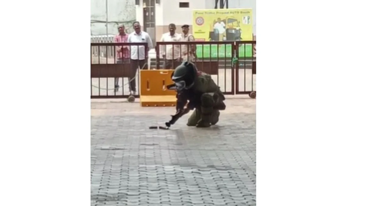 पुणे स्टेशनने घेतला मोकळा श्वास; बॉम्ब सदृश्य फटाक्याची पोलिसांकडून विल्हेवाट