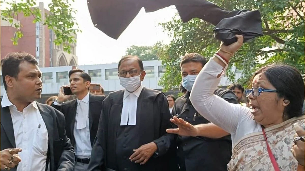 दलाल, गो बॅक! पक्षाच्या नेत्याविरोधातच चिदंबरम न्यायालयात; महिलेसह वकिलांनी दाखवला हिसका