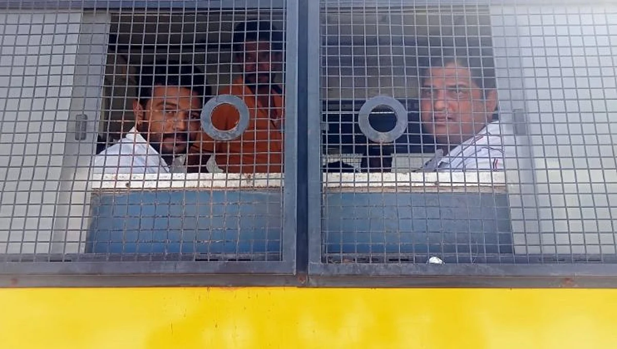 मनसेचे लोक ताब्यात घेतले अनं न्यायालयाच्या आदेशाने सोडून दिले