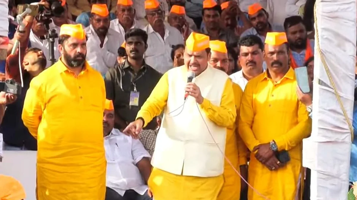 पडळकरांना अडवताच फडणवीस पाठीशी उभे राहिले अन् म्हणाले...