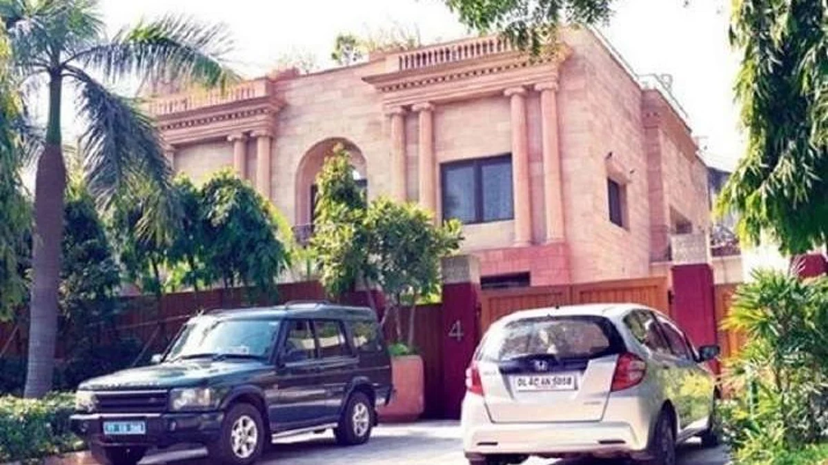 मुख्यमंत्र्यांना दिल्लीतील निवासस्थान खाली करावं लागणार! लोकसभा सचिवालयाची नोटीस