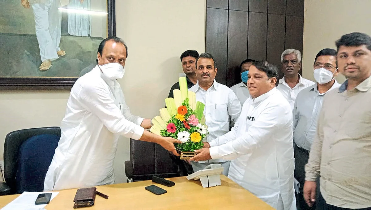 आनंदराव पाटलांनी घेतली अजित पवारांची भेट : बंद खोलीत केली अर्धा तास चर्चा