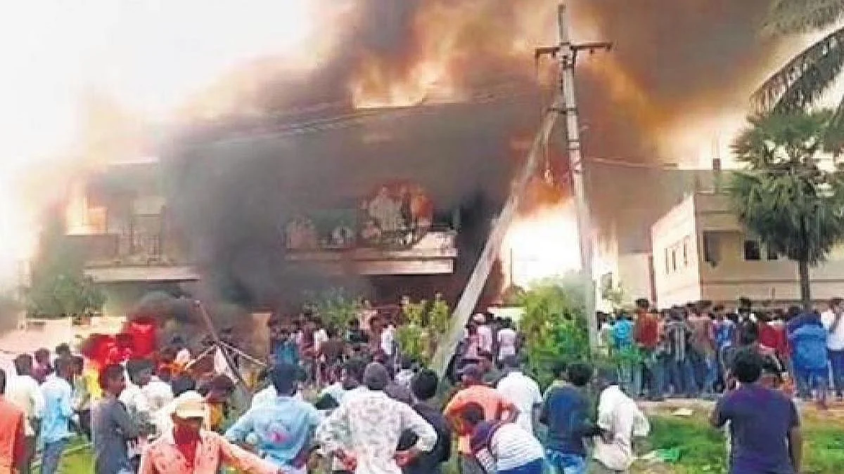 जिल्ह्याच्या नामकरणावरून वाद! जमावानं परिवहन मंत्र्याचं घरच जाळलं