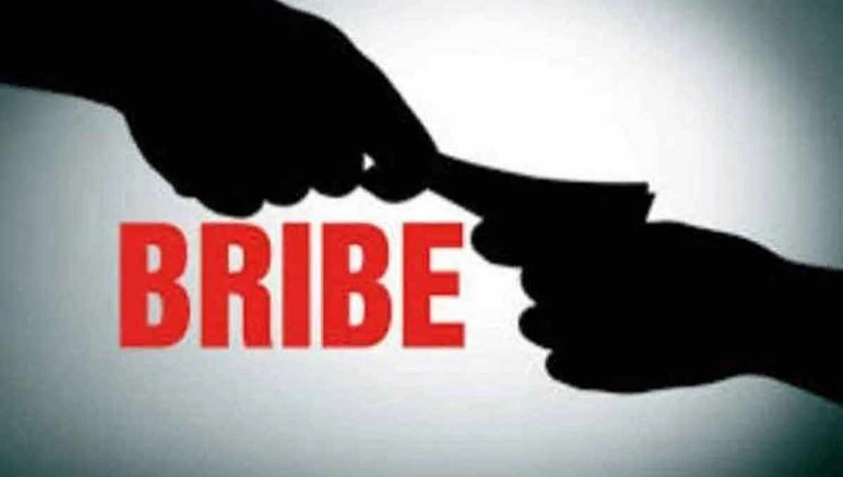 थोडीथोडकी नाही तर 50 लाखांची लाच घेताना पकडले..
