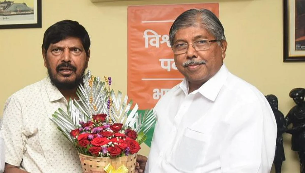 आघाडीच्या पाच आमदारांबद्दल आठवलेंचे सूचक वक्तव्य; सेनेचे टेन्शन वाढवले!