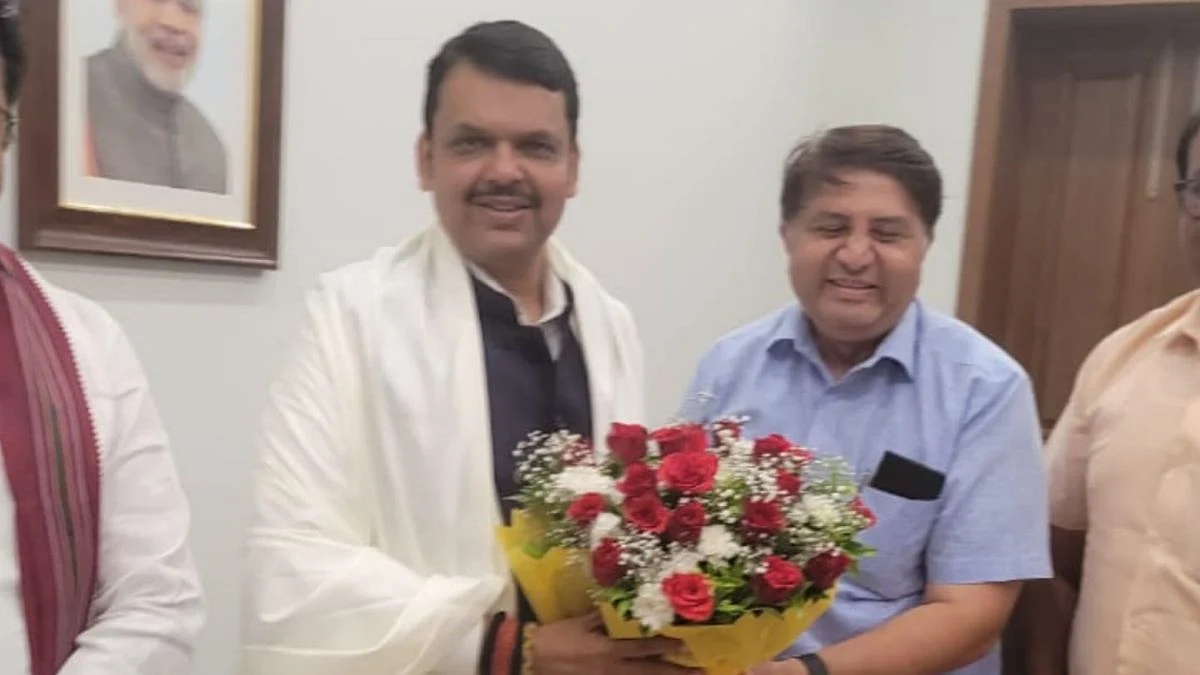वैभव पिचडांनी देवेंद्र फडणवीस यांची भेट घेऊन दिल्या मुख्यमंत्रीपदाच्या शुभेच्छा