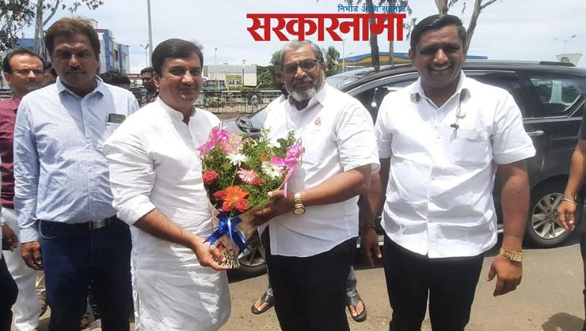 ‘बस्स करून दाखवलं!’ : महाडिकांच्या पाठीवर राजू शेट्टींची शाबासकीची थाप